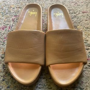 Beek pelican platform sandal